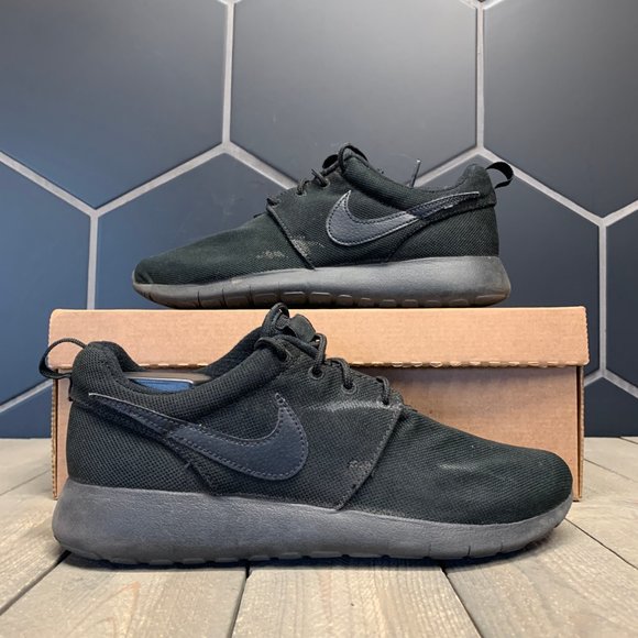 ~Used W/O Box! Youth Nike Roshe One Triple Black Sneakers Size 7Y - Picture 1 of 6
